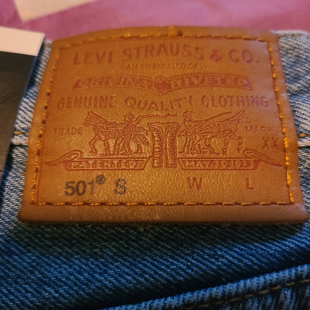 501 Skinny High Rise 26 x 28 Distressed Jean New With Tags MSRP 98.00 Button Fly - Picture 4 of 7